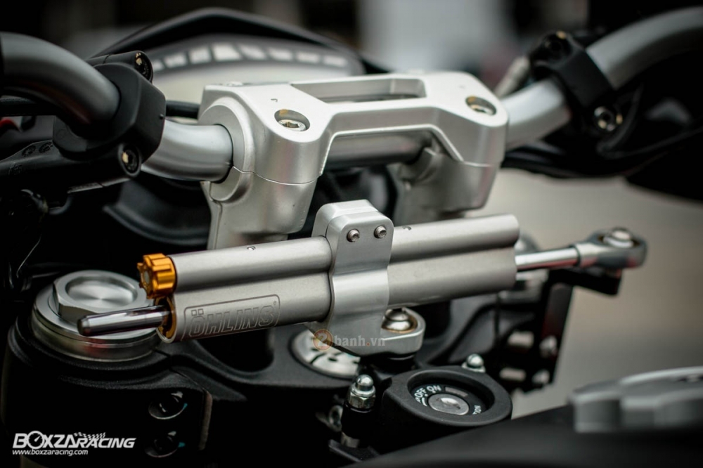 Ducati Hypermotard day phong cach cung mot vai trang bi hang hieu - 6