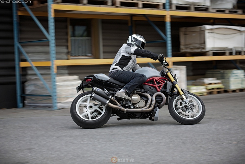 Ducati Monster 1200S trang chat qua goc anh chuyen nghiep - 6