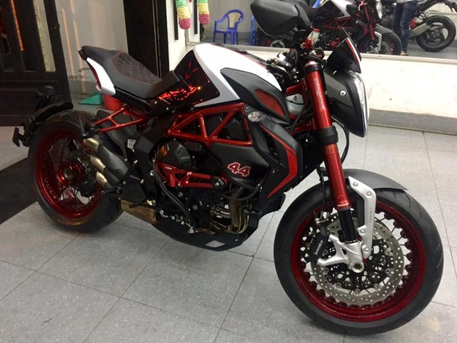 Hang hiem MV Agusta Dragster RR LH44 dau tien tai Viet Nam cua mot biker Vung Tau