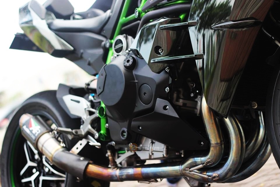 Kawasaki Ninja H2 tuyet dep trong ban do cuc chat den tu Indonesia - 14