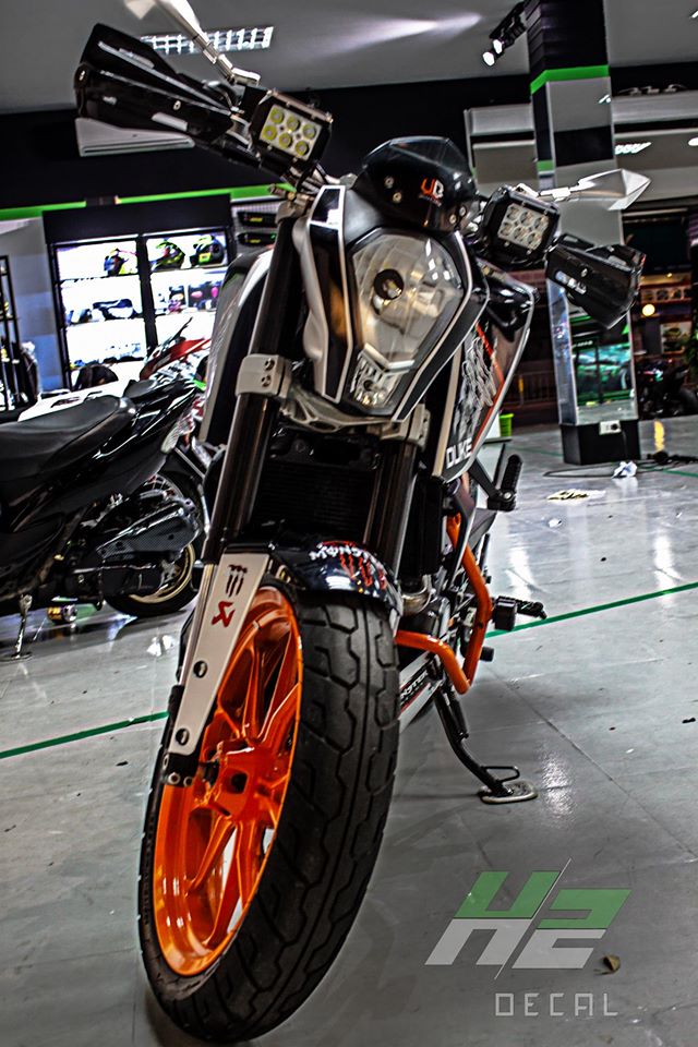 KTM Duke 200 chiec xe da dung tren pho voi phong cach moi - 7