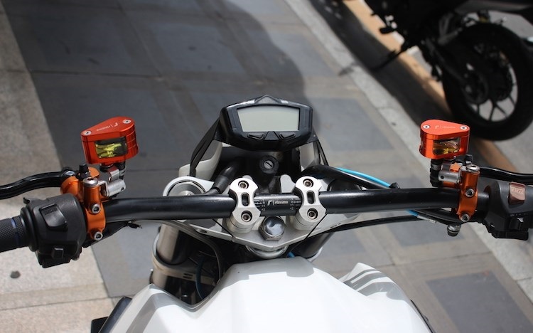 Honda CB400 doc dao trong ban do theo y tuong BMW ConCept Roadster - 10