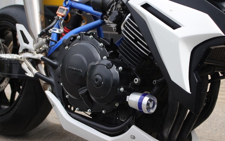 Honda CB400 doc dao trong ban do theo y tuong BMW ConCept Roadster - 11