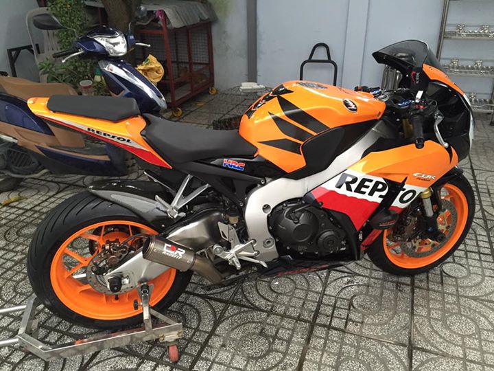 Honda CBR1000RR Repsol do don gian nhung hut hon voi ong xa Racefit day uy luc - 2