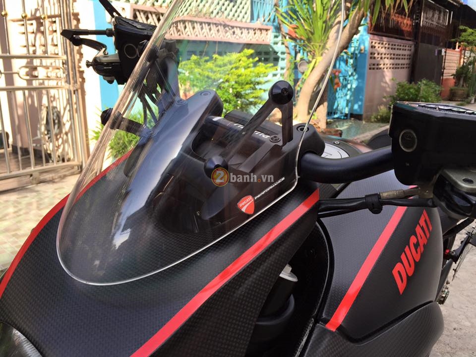Quai thu Ducati Diavel Carbon trong ban do day an tuong cua nguoi Thai - 4