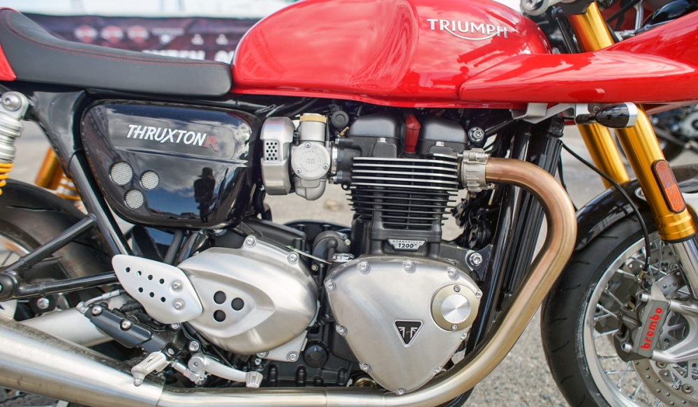 Triumph Thruxton R dam da trong ban do Cafe Racer chinh hang - 8