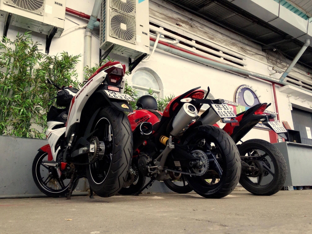 Vai hinh anh den tu biker chay Exciter 150 me Phuot - 8