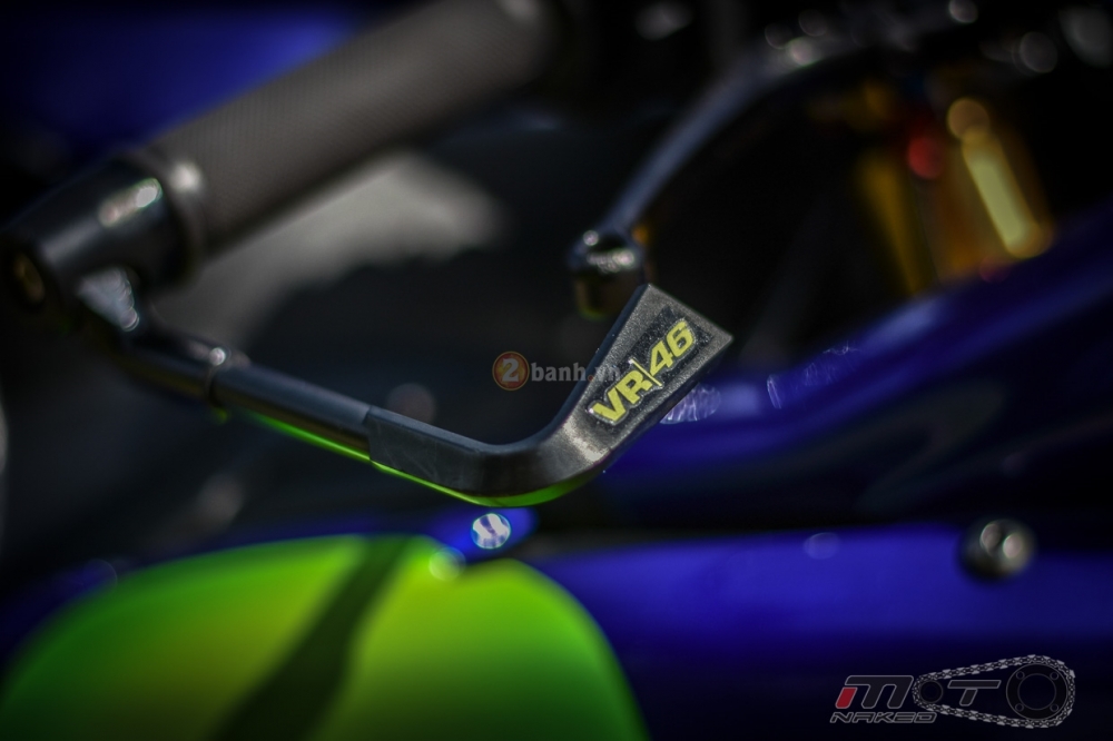 Yamaha R1 sieu chat trong phien ban Movistar MotoGP - 7