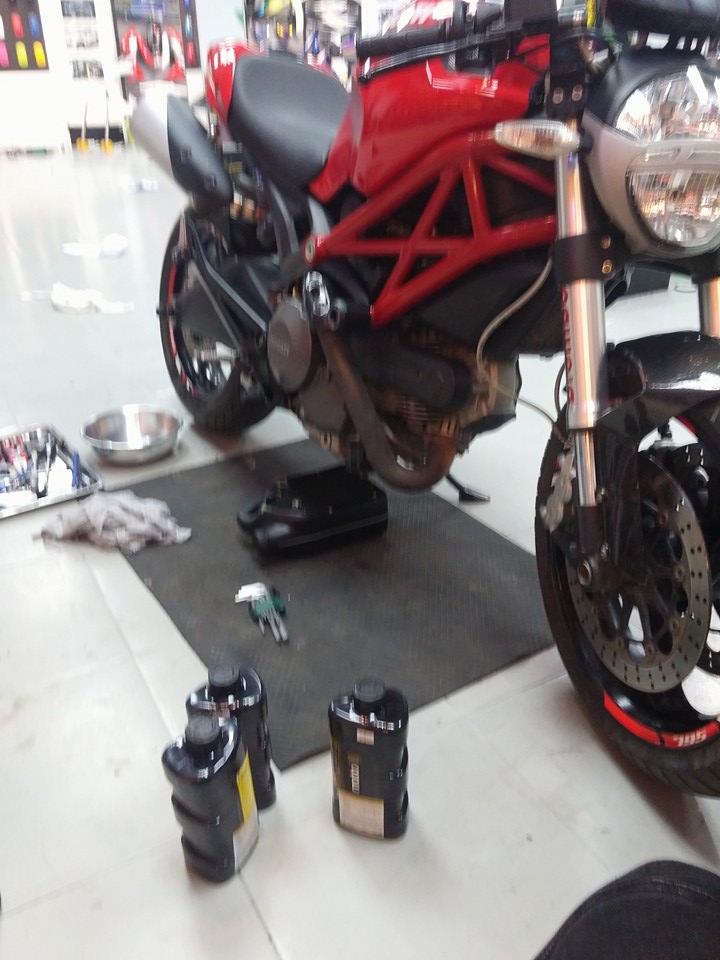 Ban Ducati Monster 795 HQCN date 2012 gia SV - 4