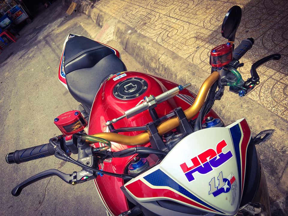 Honda CB1000R noi bat cung loat trang suc hang hieu cua biker Viet - 4