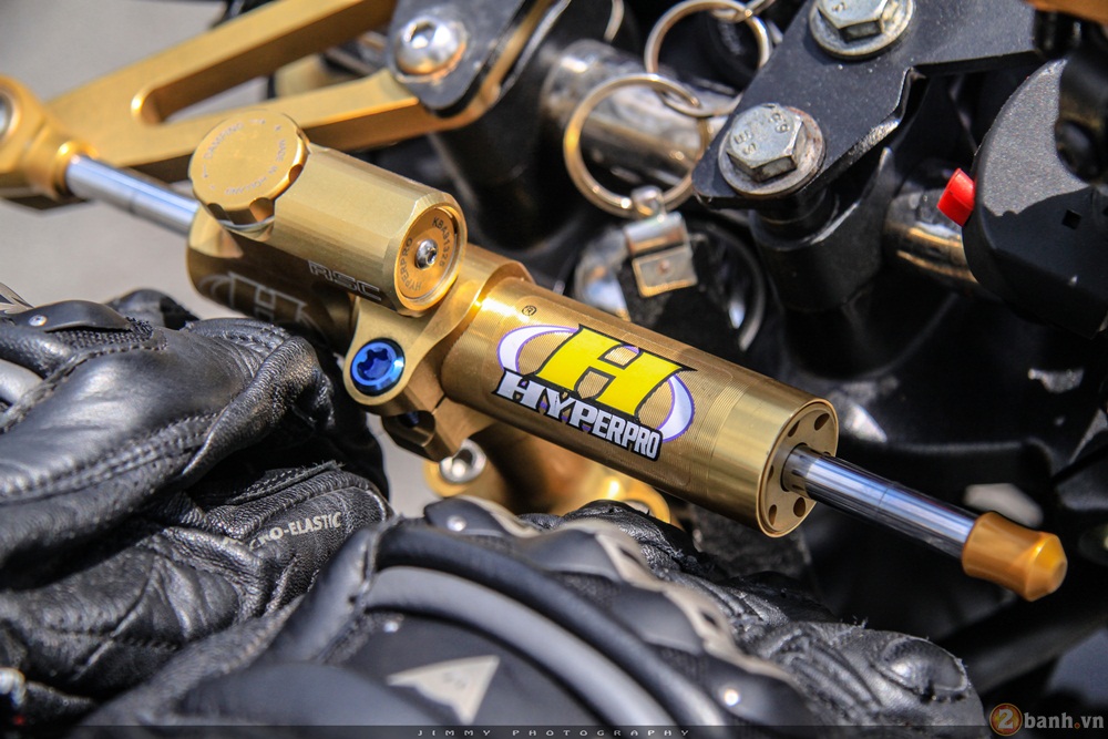 Honda CB600F chiec Hornet tam trung nhung duoc len nhieu do choi gia tri - 10