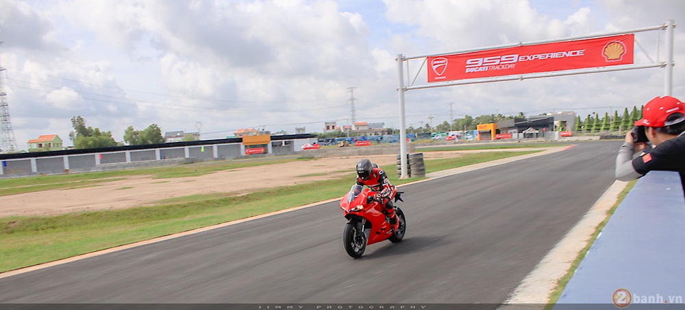 Tuyet pham thuong mai Ducati 959 Panigale gao thet trong ngay hoi Trackday cua Ducati Viet Nam - 2