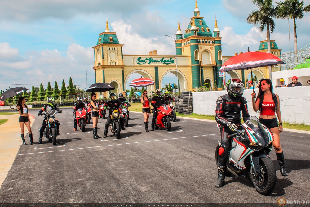 Tuyet pham thuong mai Ducati 959 Panigale gao thet trong ngay hoi Trackday cua Ducati Viet Nam - 12