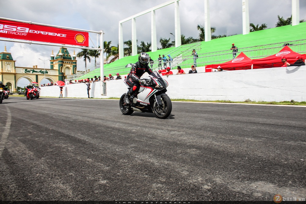Tuyet pham thuong mai Ducati 959 Panigale gao thet trong ngay hoi Trackday cua Ducati Viet Nam - 14
