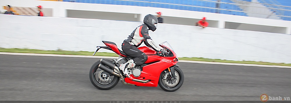 Tuyet pham thuong mai Ducati 959 Panigale gao thet trong ngay hoi Trackday cua Ducati Viet Nam - 18