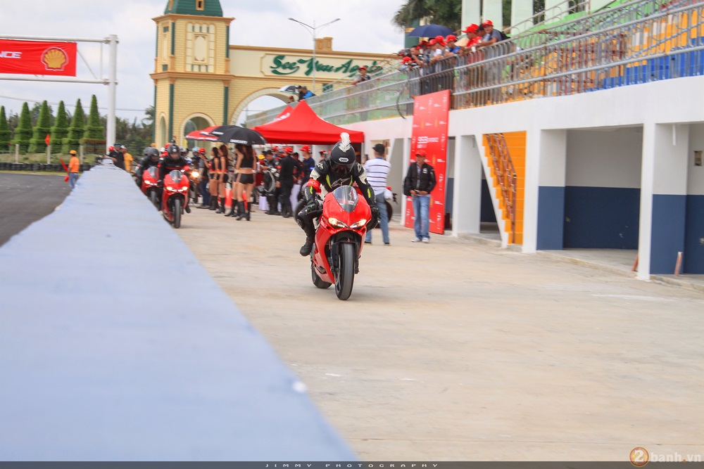 Tuyet pham thuong mai Ducati 959 Panigale gao thet trong ngay hoi Trackday cua Ducati Viet Nam - 26