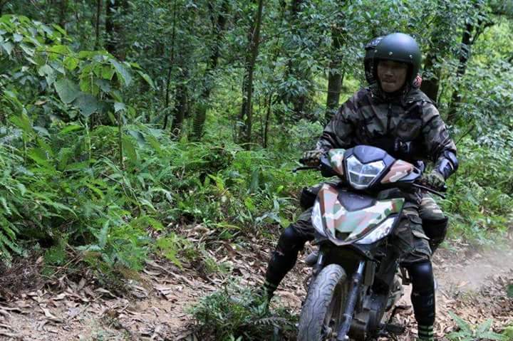 Cap doi phuot thu di Winner 150 offroad tren vung nui hiem tro - 3