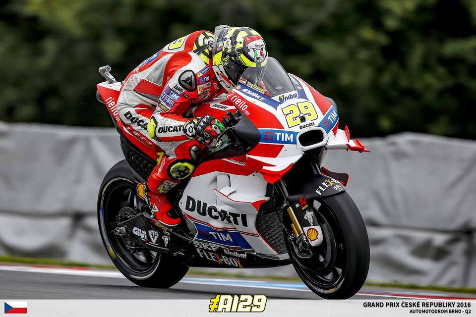 Lorenzo se lam duoc gi voi chiec Ducati Desmosedici GP17 - 4