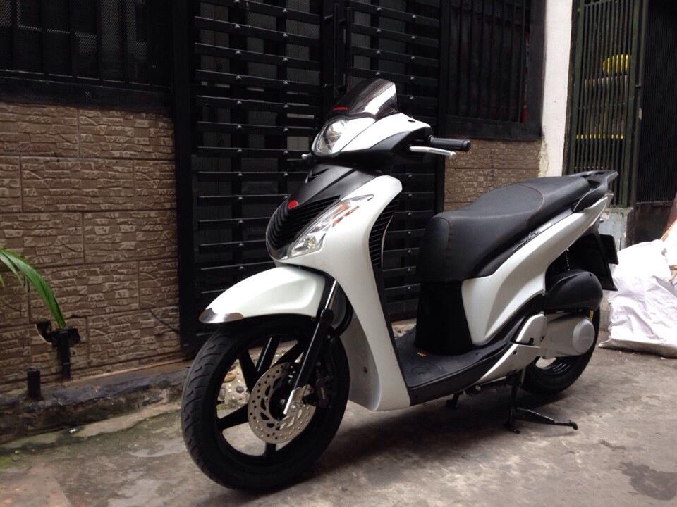 SH150i nhap Y cuoi 2010 trang den sporty - 4