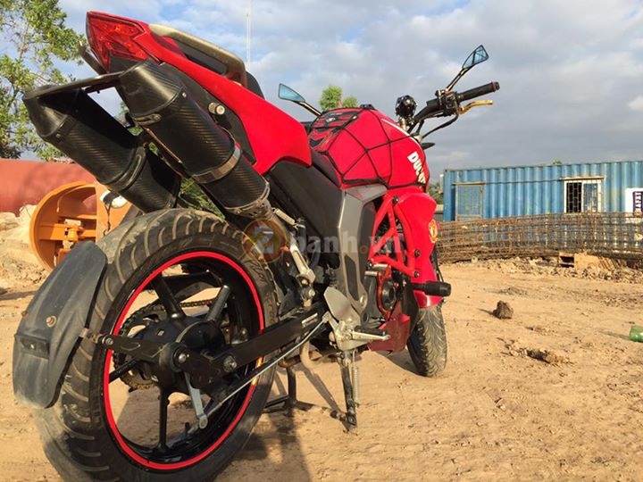 Chiec FZS do phong cach moto Ducati Monster - 7