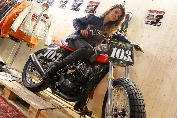 Dan chan dai nong bong do dang tai su kien trien lam EICMA 2016 - 20