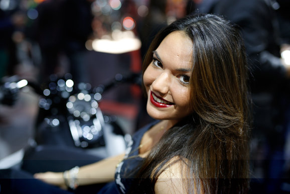 Dan chan dai nong bong do dang tai su kien trien lam EICMA 2016 - 28