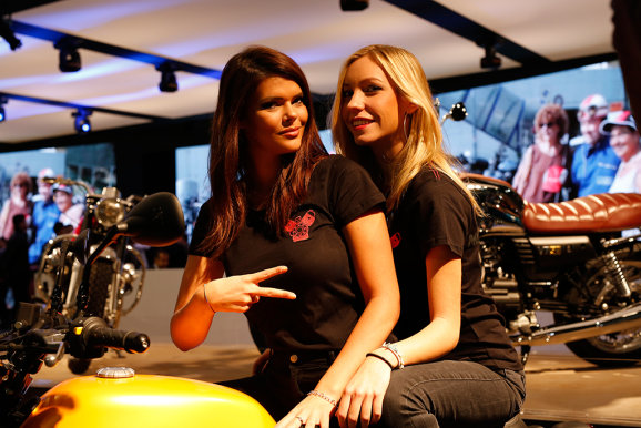 Dan chan dai nong bong do dang tai su kien trien lam EICMA 2016 - 36