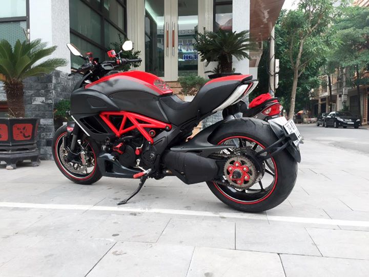 Ducati diavel - quỷ dữ hầm hố khi xuất hiện trên phố