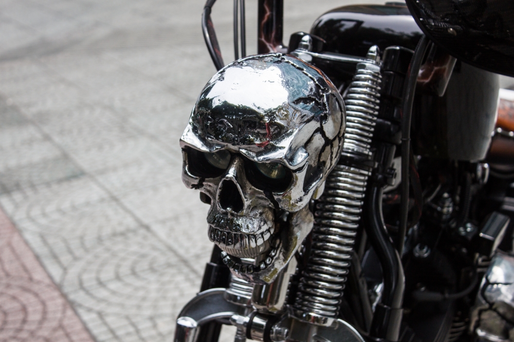 Harley-Davidson độ kịch độc có thể khiến bạn phải đắm chìm trong phong cách đậm chất người mỹ. Xem những bức ảnh chi tiết để tìm hiểu về sự độc đáo và sự tỉ mỉ trong thiết kế của đội ngũ chuyên gia độ xe Harley-Davidson.