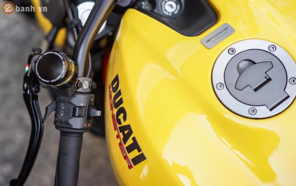 Ducati monster 821 trong bản độ lung linh sau tai nạn