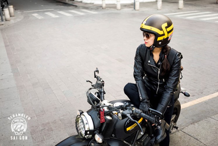 Ducati Scrambler Full Throttle cua Nu biker xinh dep Sai Thanh - 2