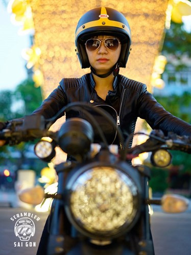 Ducati Scrambler Full Throttle cua Nu biker xinh dep Sai Thanh - 4