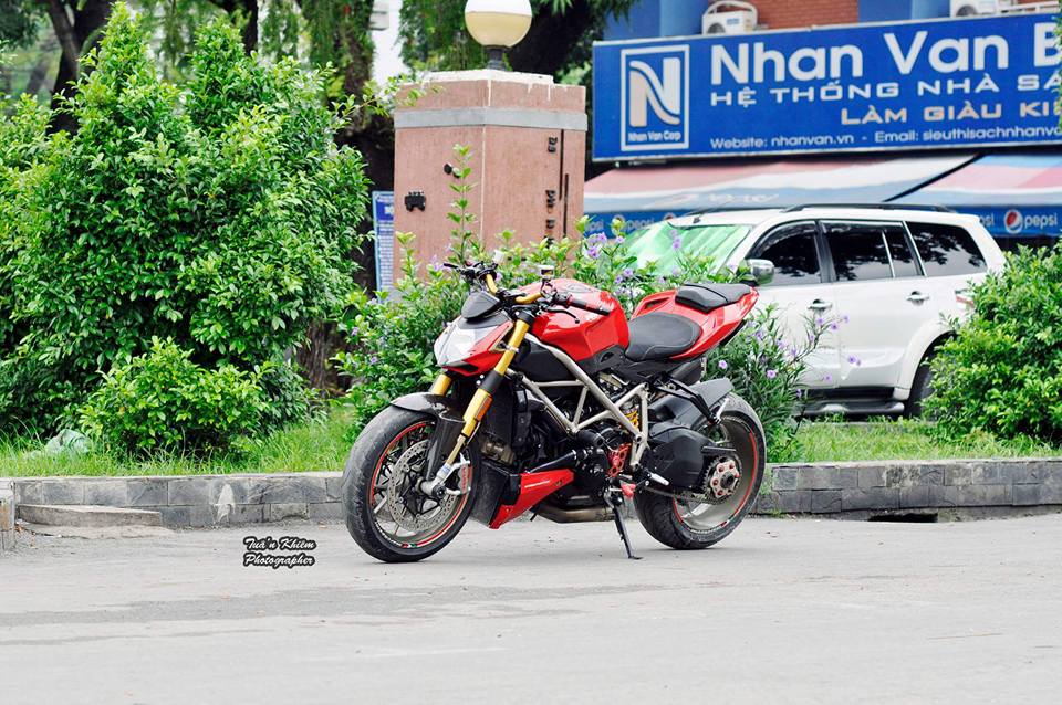 Ducati Streetfighter sieu chat trong ban do day do hieu tai Viet Nam - 2