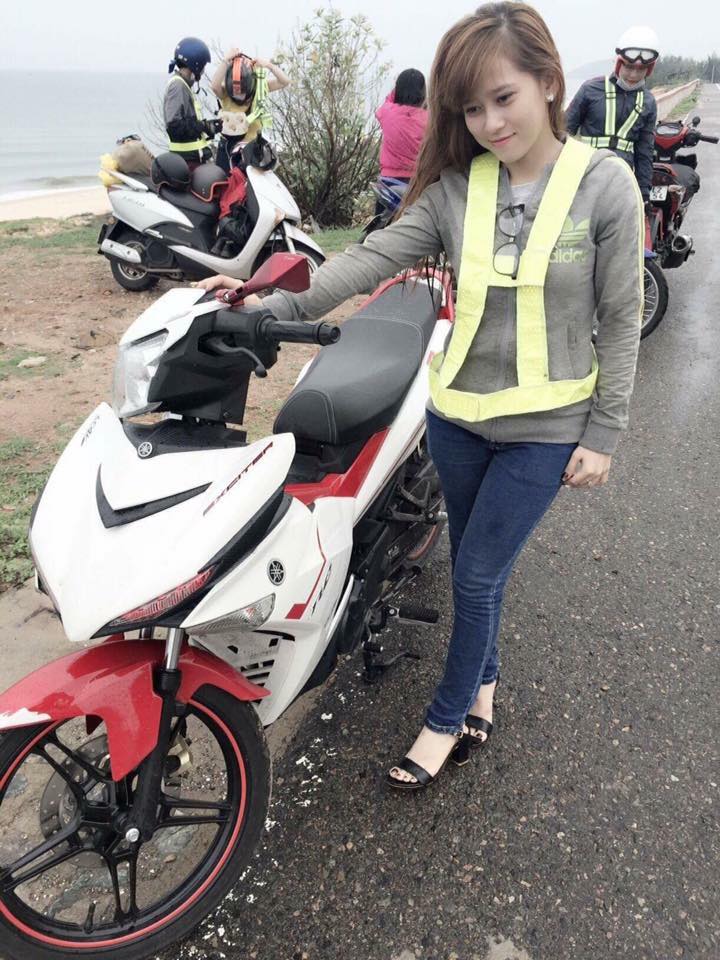 Nang phuot thu xinh dep tao dang ben Exciter 150 va CBR150 - 6