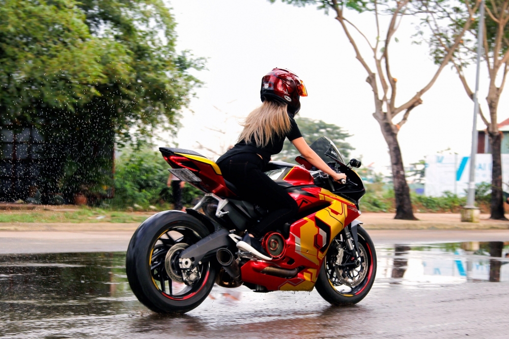 Ducati 959 Panigale phien ban Iron man cua nu biker 9X Sai Thanh - 5