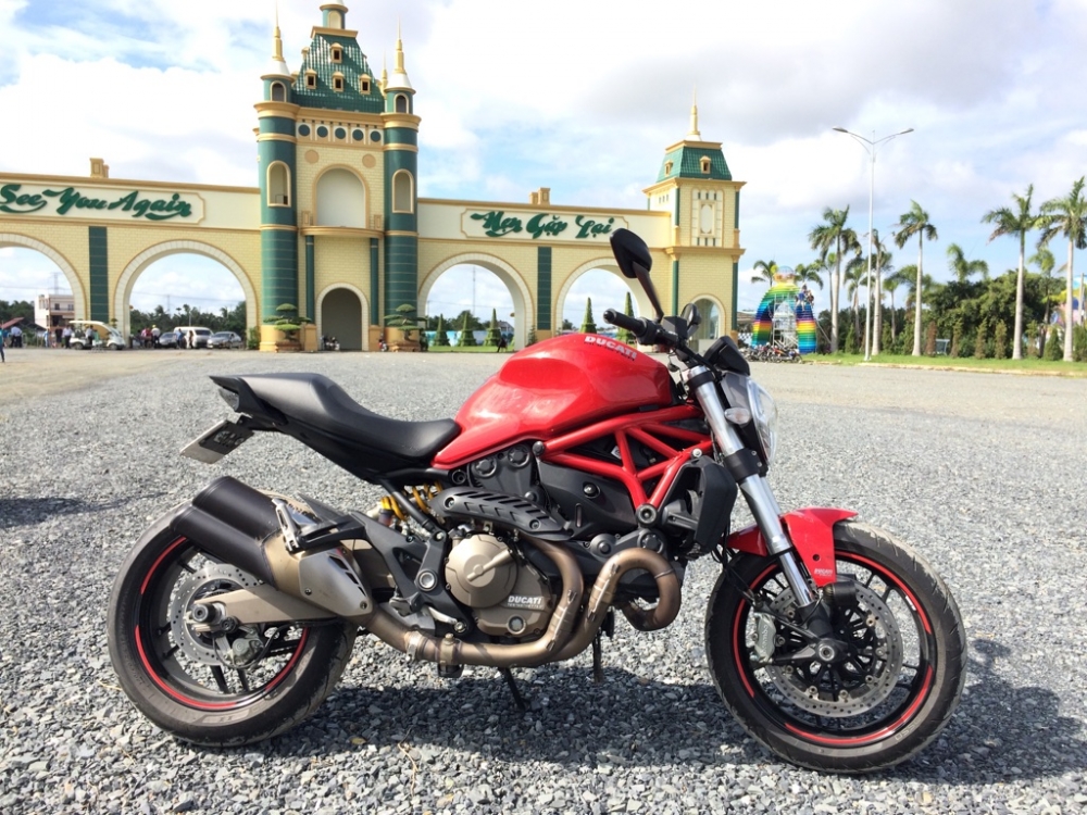 Can ban Ducati monster 821 Phien ban Italy 2015