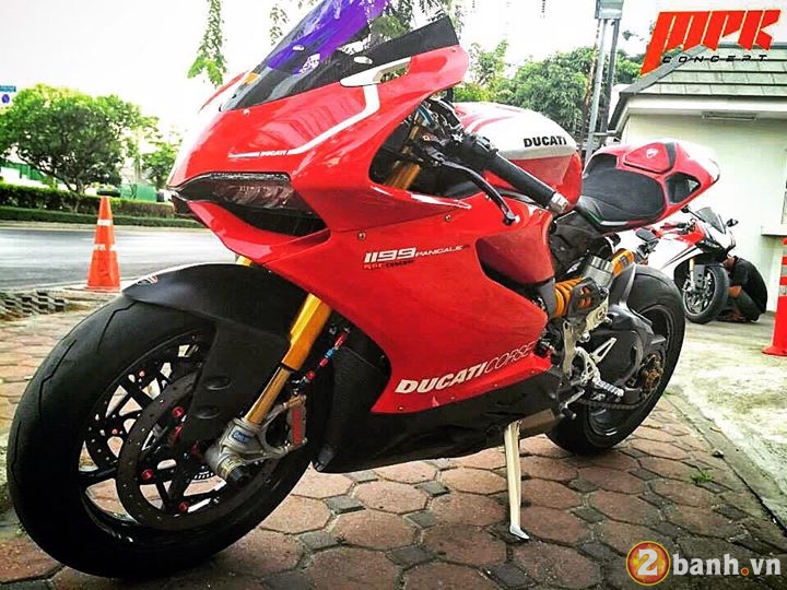 Da khung nay con dinh hon voi chiec Ducati 1199 Panigale R do - 2