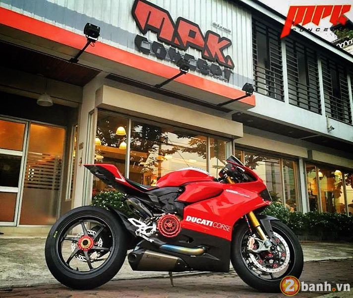 Da khung nay con dinh hon voi chiec Ducati 1199 Panigale R do - 8