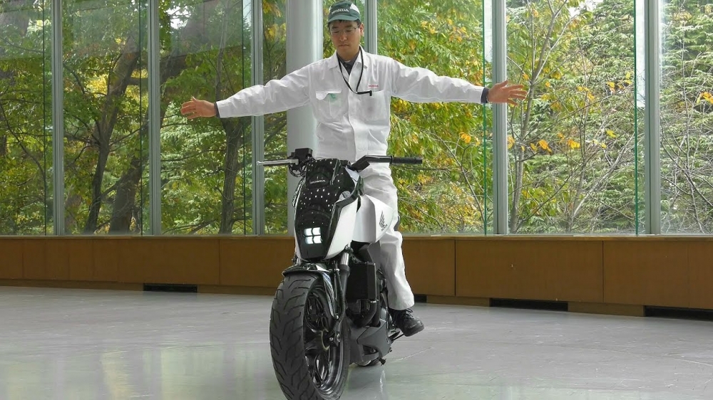 Honda Riding Assist mau xe mo to co Nao dau tien tren the gioi - 2
