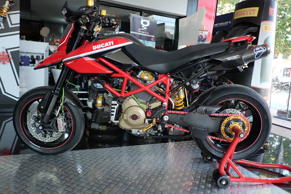 Ducati hypermotard 1100 sp mạnh mẽ hơn với loạt phụ kiện hàng hiệu