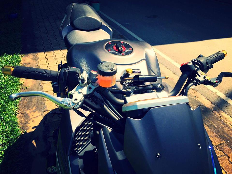 Kawasaki z1000 mắt xanh lạnh lùng với đồ chơi trấtss