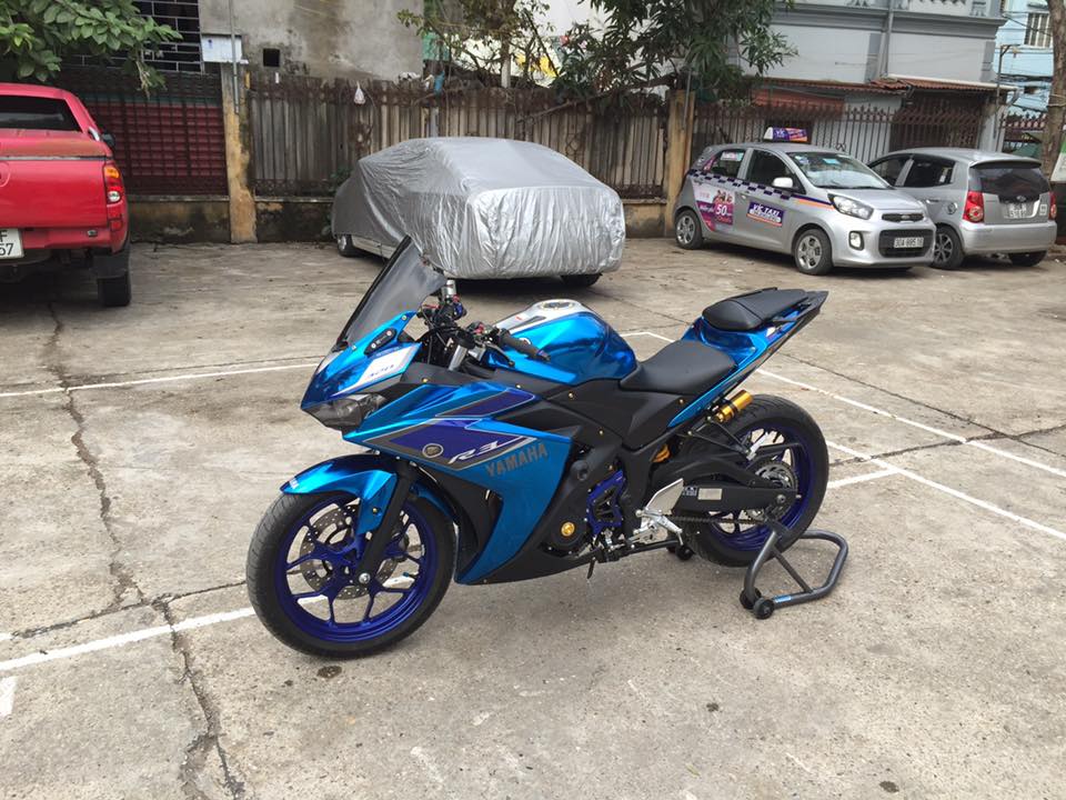Yamaha R3 voi bo canh xanh chrome day an tuong tai Viet Nam - 10