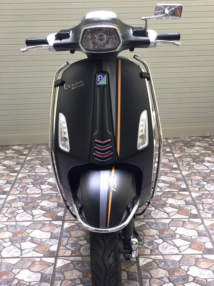 BAN Vespa Sprint 150i nhap khau phien ban den nham - 2