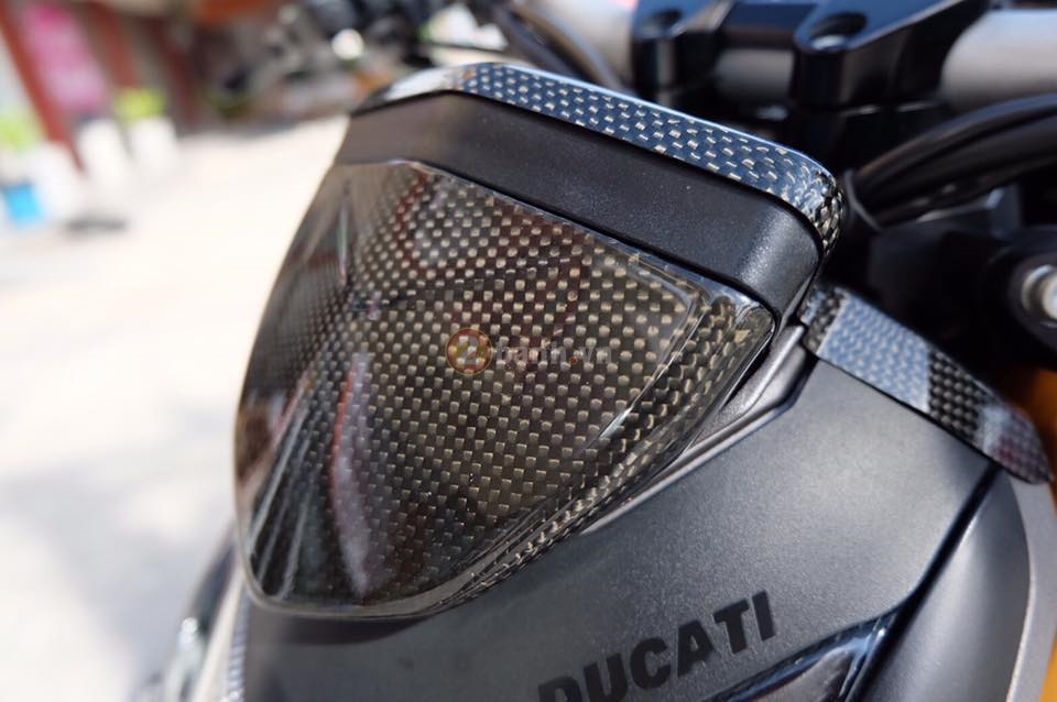 Ducati Streetfighter trong ban do sieu ngau don dau nam moi - 3