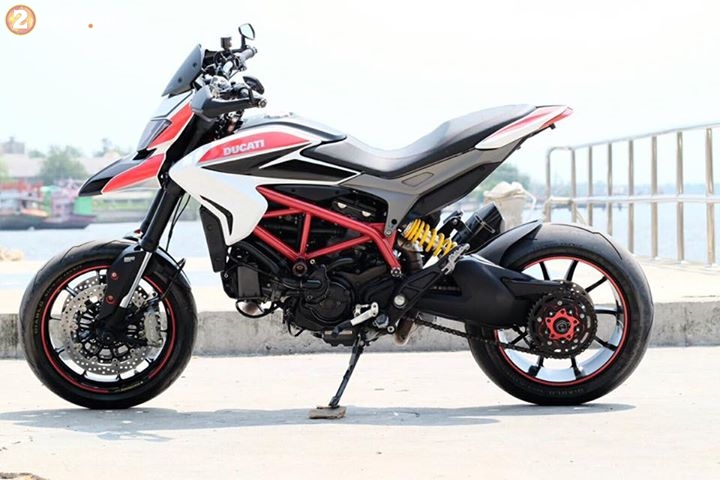 Hypermotard 821 trong ban do nhe nhang nhung day kich thich - 2