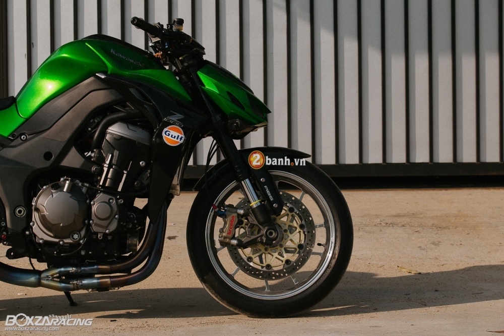 Kawasaki z1000 đầy hấp dẫn với bản độ hàng hiệu của biker thái