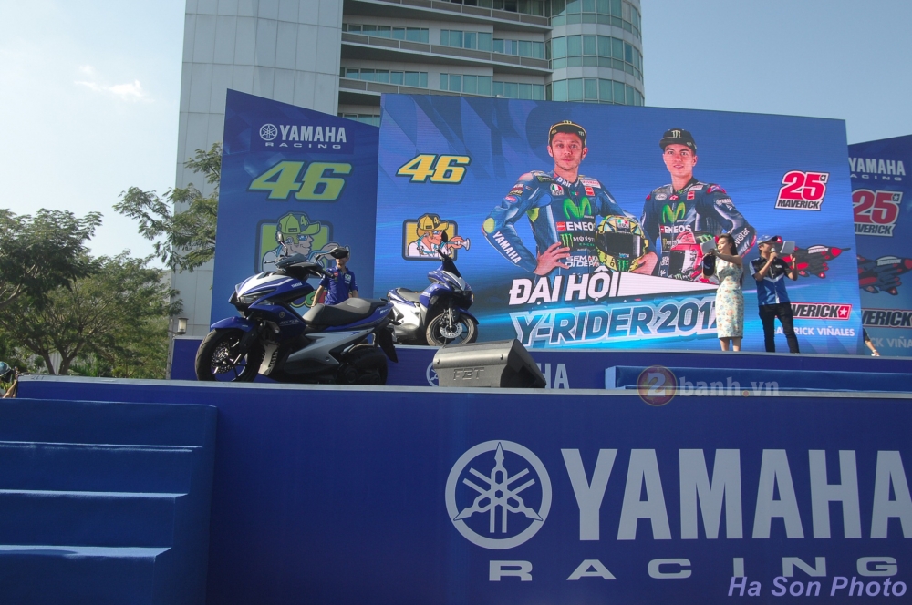 Khan gia Viet da co co hoi giao luu voi hai tay dua cua doi dua Movistar Yamaha MotoGP 2017 - 17
