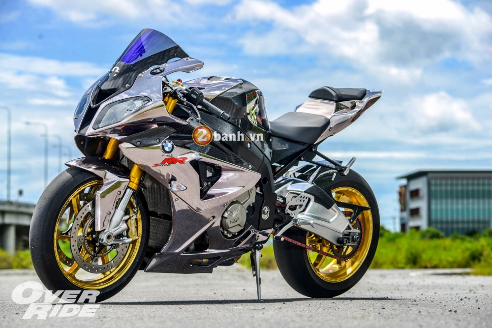 Day an tuong voi BMW S1000RR trong phien ban Chrome Silver