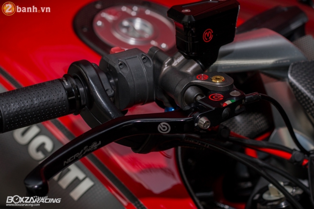 Ducati Diavel Carbon sieu sang trong ban do Red Devils - 6