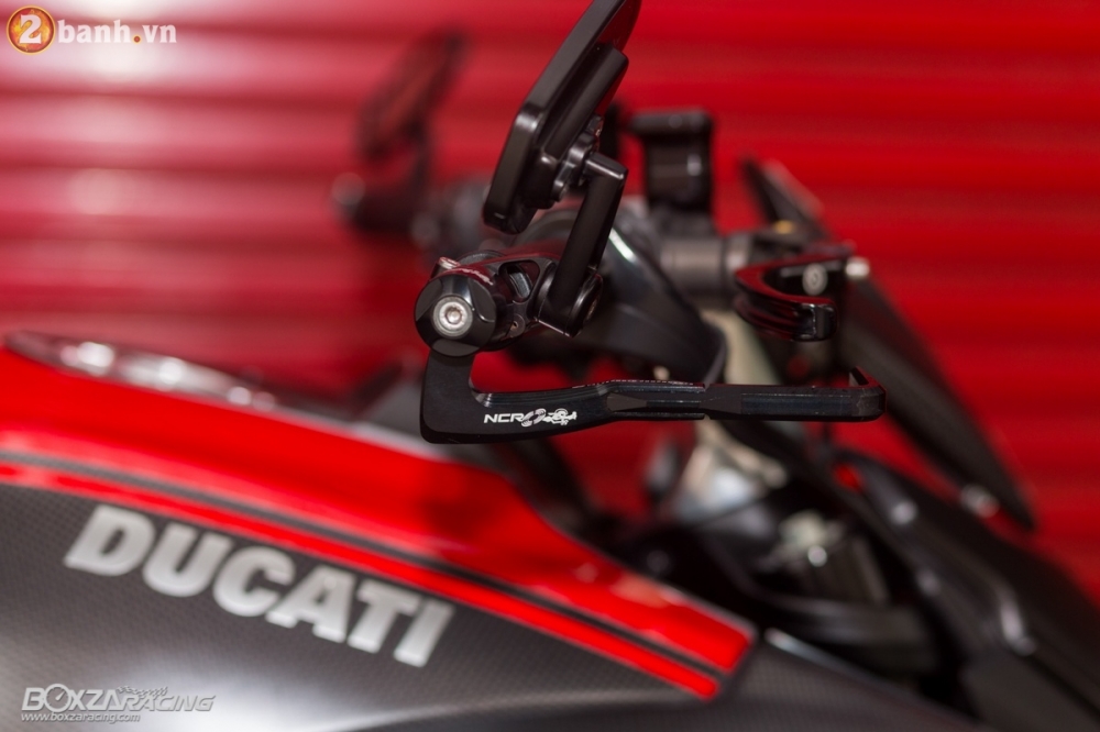 Ducati Diavel Carbon sieu sang trong ban do Red Devils - 9